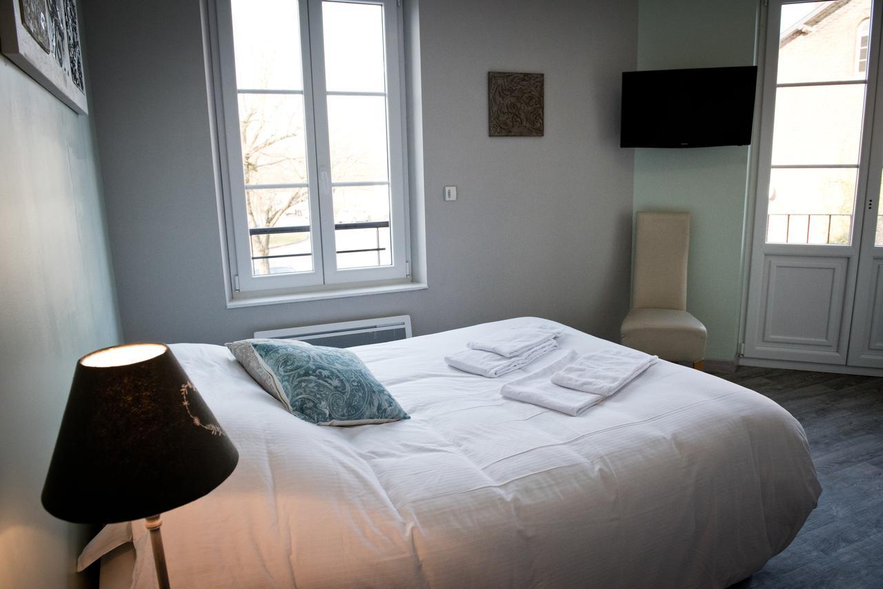 Logis Hotel Restaurant Le Relais Fleuri Vervins Luaran gambar