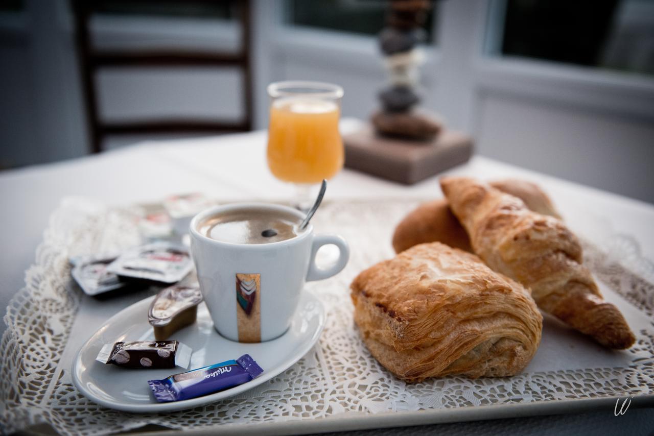 Logis Hotel Restaurant Le Relais Fleuri Vervins Luaran gambar